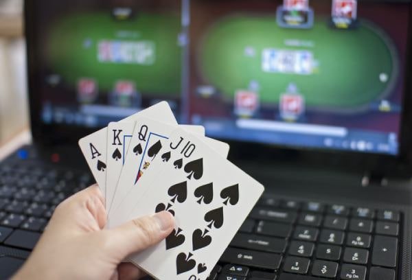 Studio live-dealer disini toto dengan meja profesional